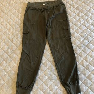 ARMY GREEN CARGO PANTS
